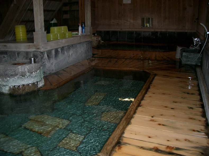 まるほん旅館