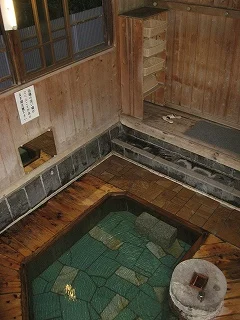 まるほん旅館