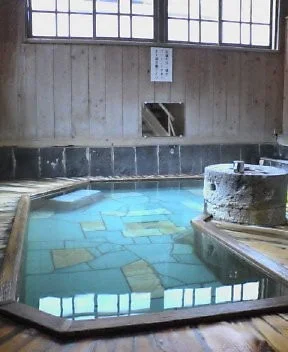 まるほん旅館