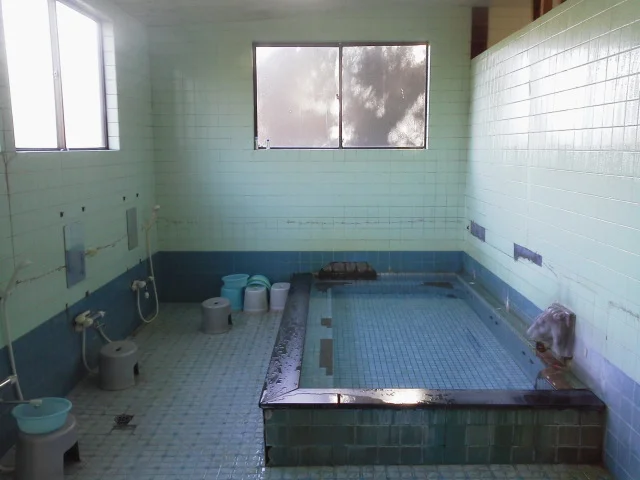 湯小屋泉荘（閉館しました）