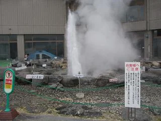 諏訪湖間欠泉センター