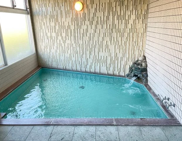 フェルゼイン岳水