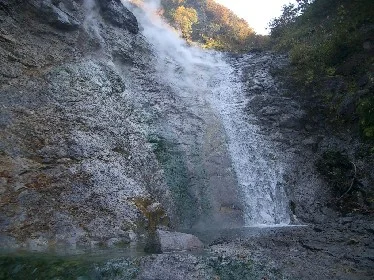 カムイワッカ湯の滝