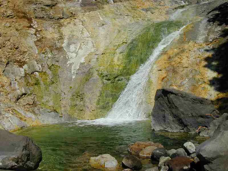 カムイワッカ湯の滝