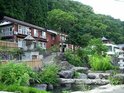 屋敷温泉湯元 秀清館