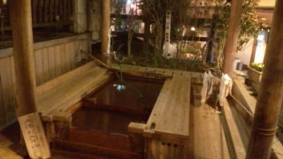 渋温泉大湯の足湯「のふとまる」