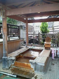 渋温泉大湯の足湯「のふとまる」