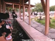 諏訪市湖畔公園足湯