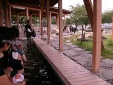 諏訪市湖畔公園足湯