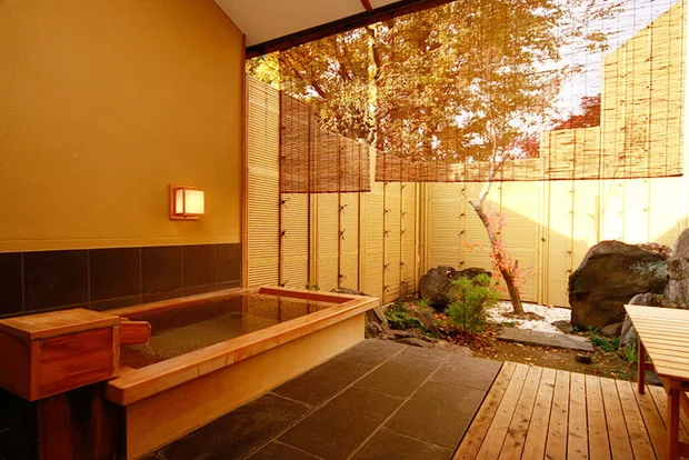 旅館笛吹川(ふえふきがわ)